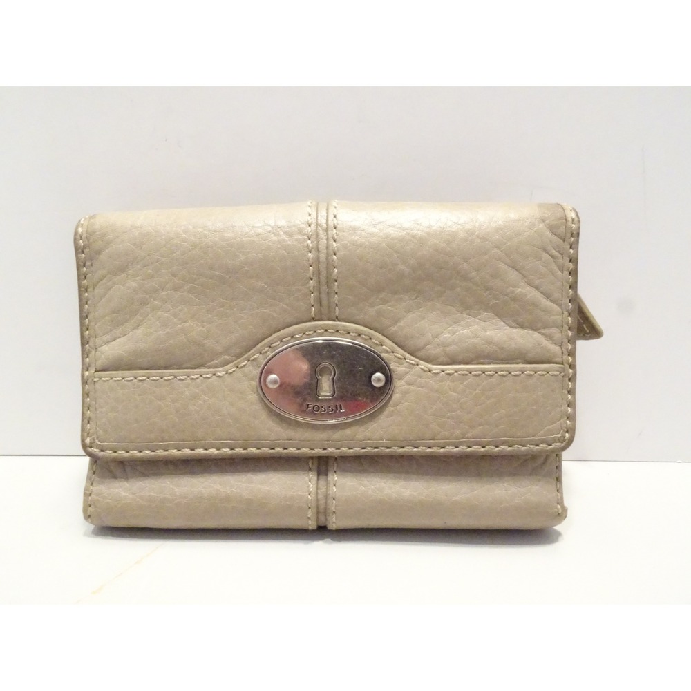 Fossil Taupe Pebbled Leather Trifold Wallet with Keyhole Logo and Coin Pocket